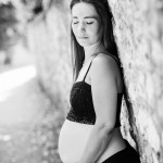 Photo de grossesse Nice en exterieur Noir et blanc