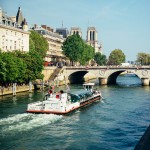 Bateau-mouche sur la Seine