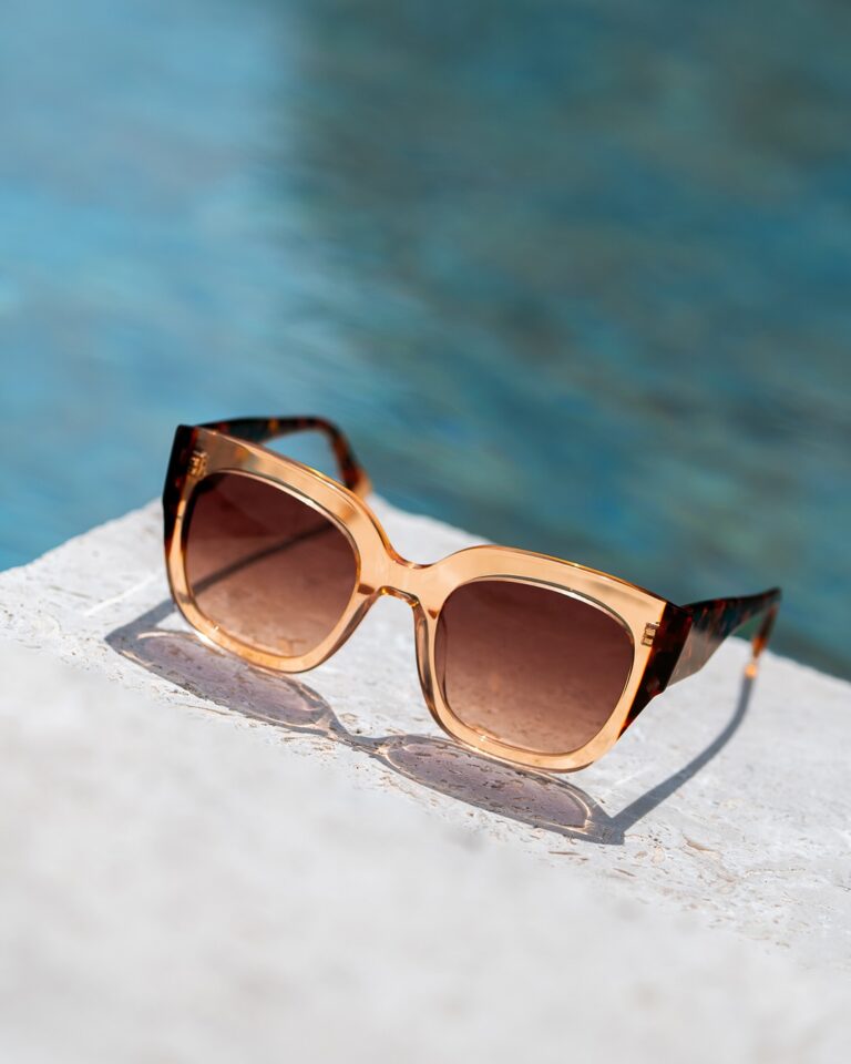 Encore un peu d’été avec ce shoot optique pour la collection S2025.